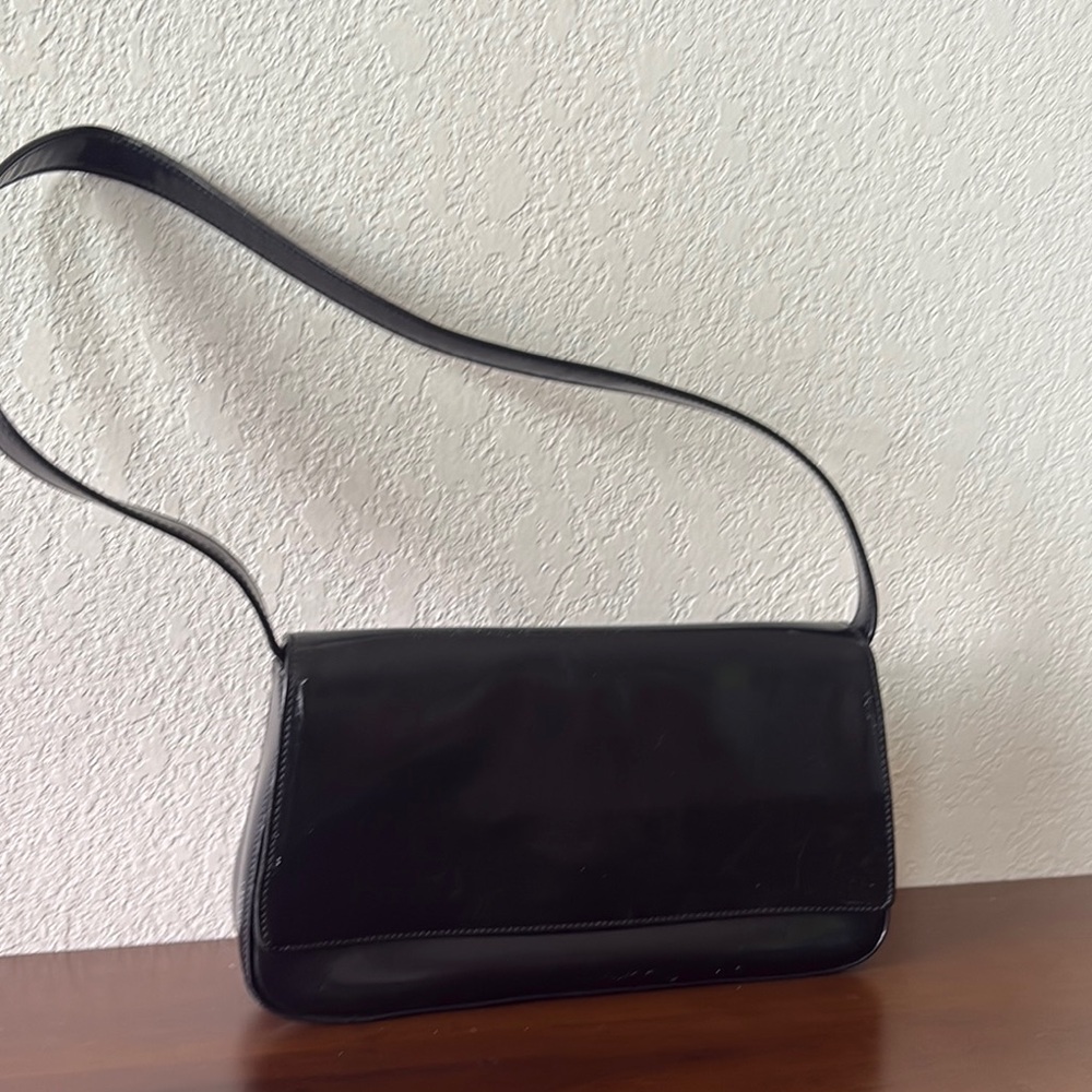 Elegant Black Leather Shoulder Bag